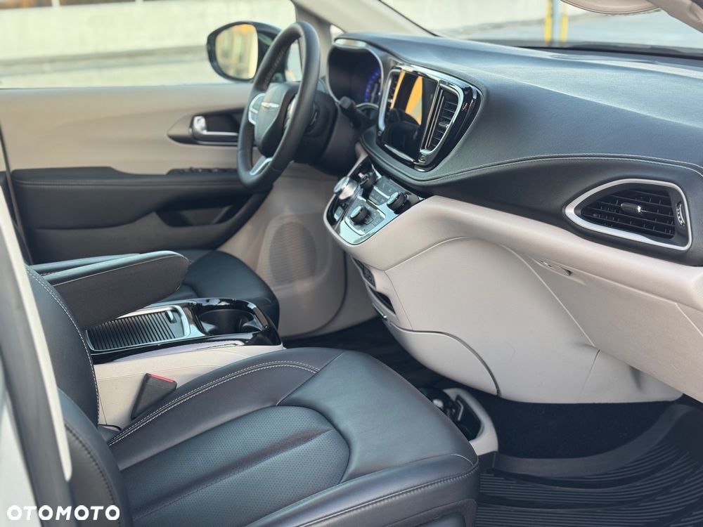 Chrysler Pacifica - 22