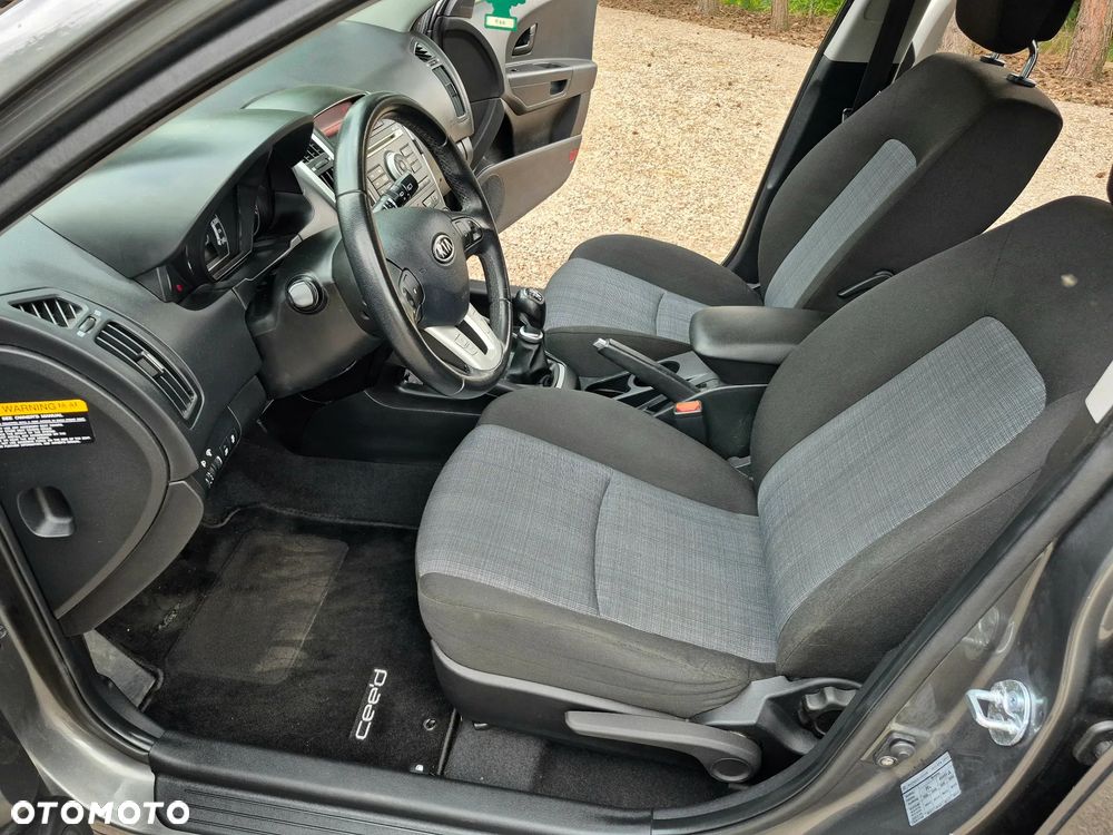 Kia Ceed 1.4 CVVT Dream-Team Edition - 14