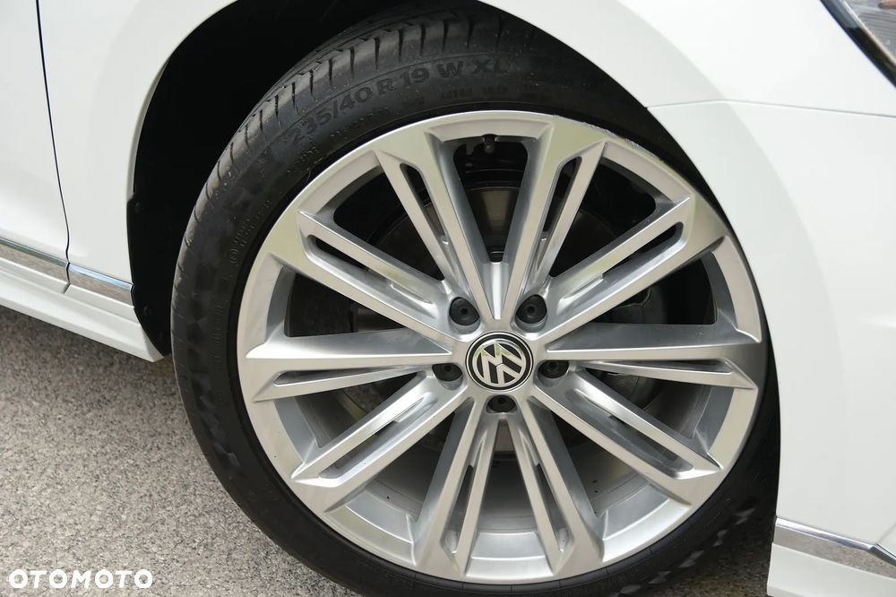 Volkswagen Passat - 16