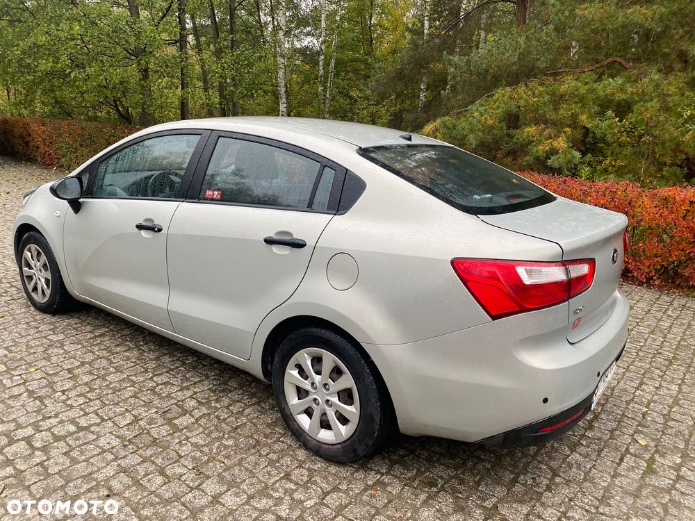 Kia Rio 1.2 L - 10