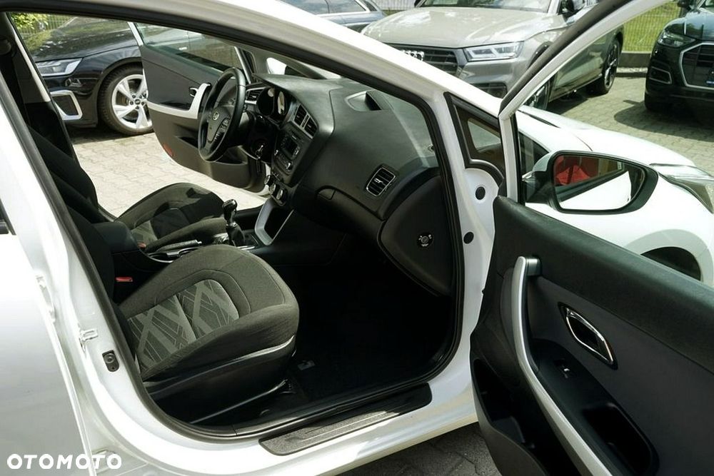 Kia Ceed - 16