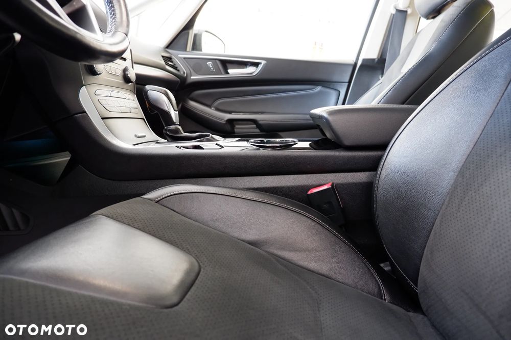 Ford S-Max - 32