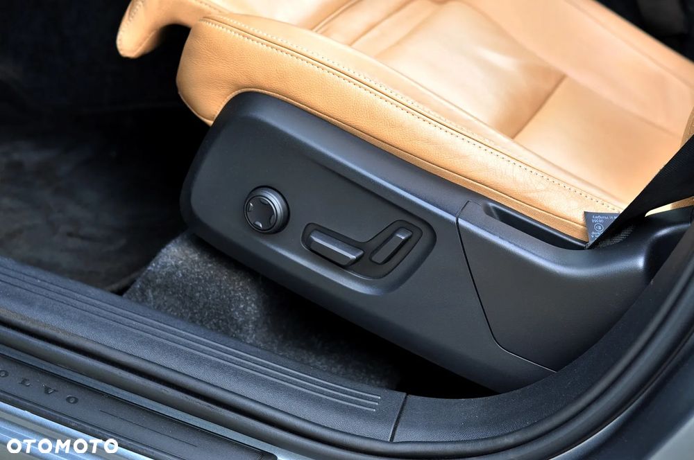 Volvo XC 40 D4 AWD Momentum Pro - 20