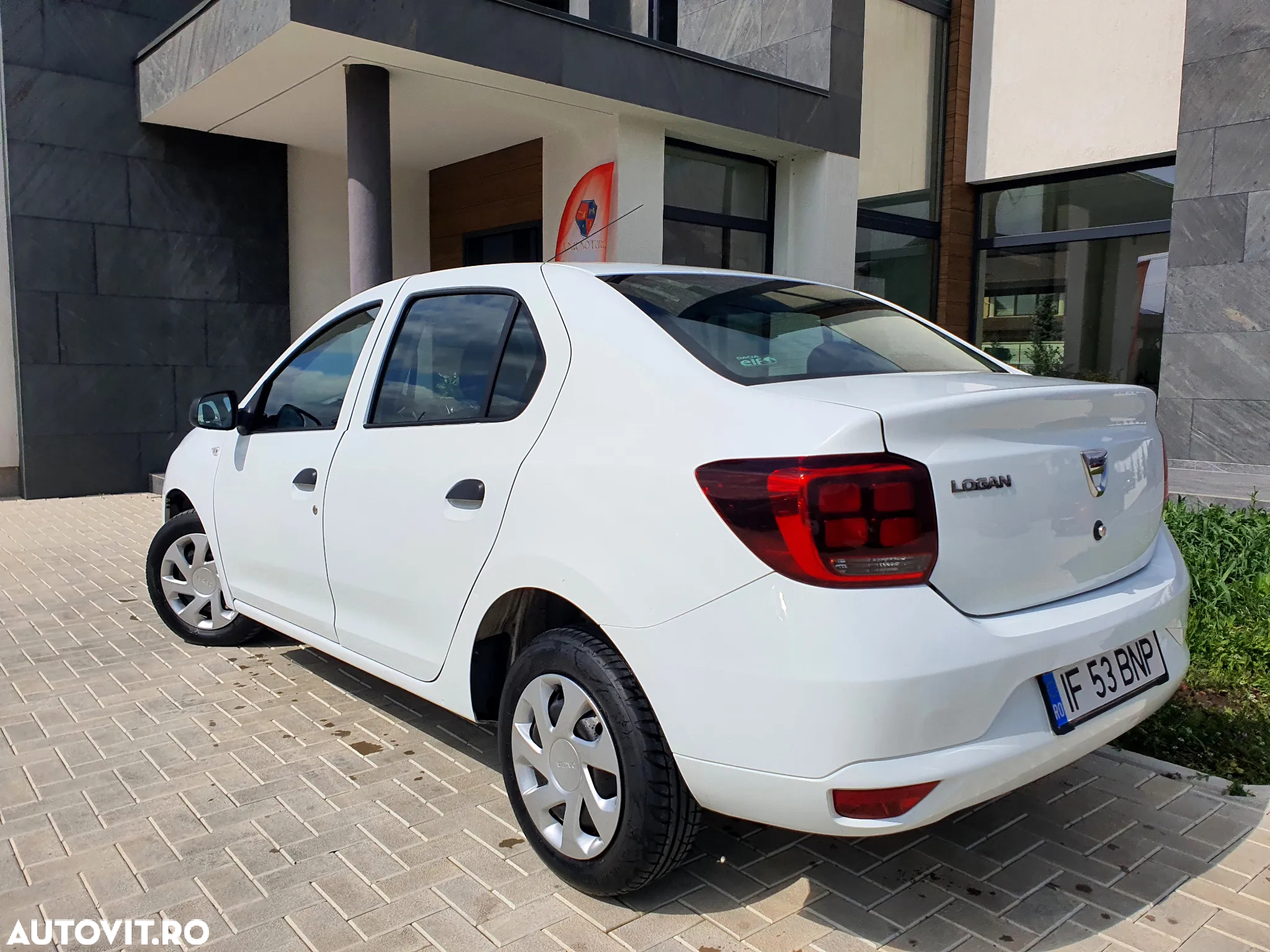 Dacia Logan 1.0 SCe SL PLUS - 8
