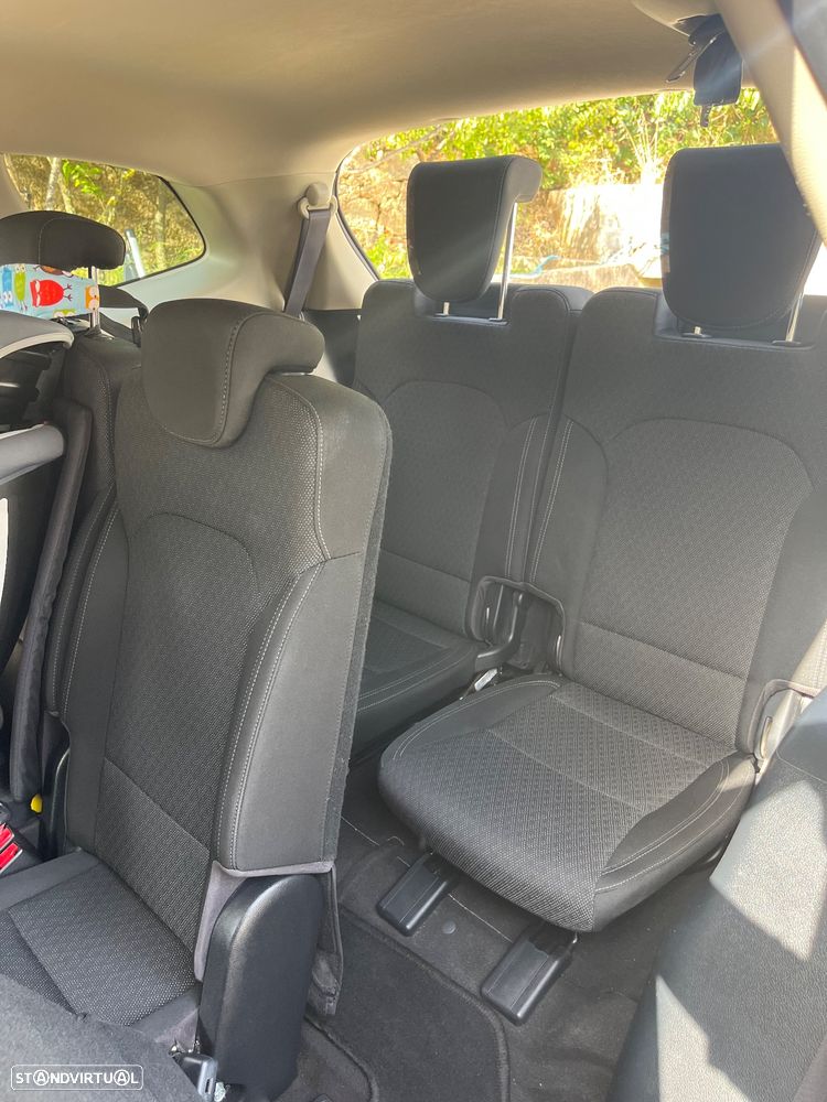 Kia Carens - 9