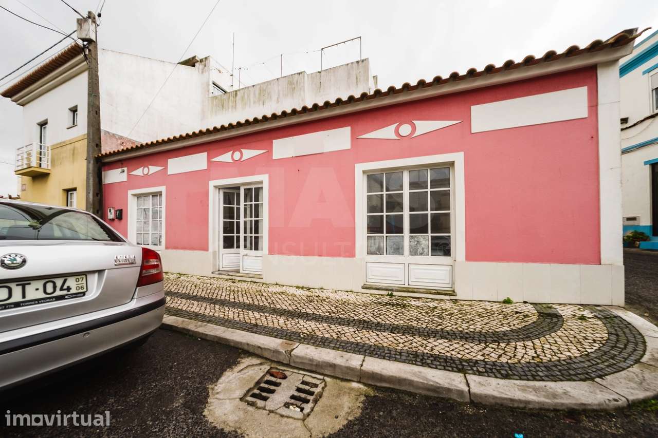 Oportunidade no Centro Histórico de Peniche – Espaço com Potencial ... - Grande imagem: 2/11