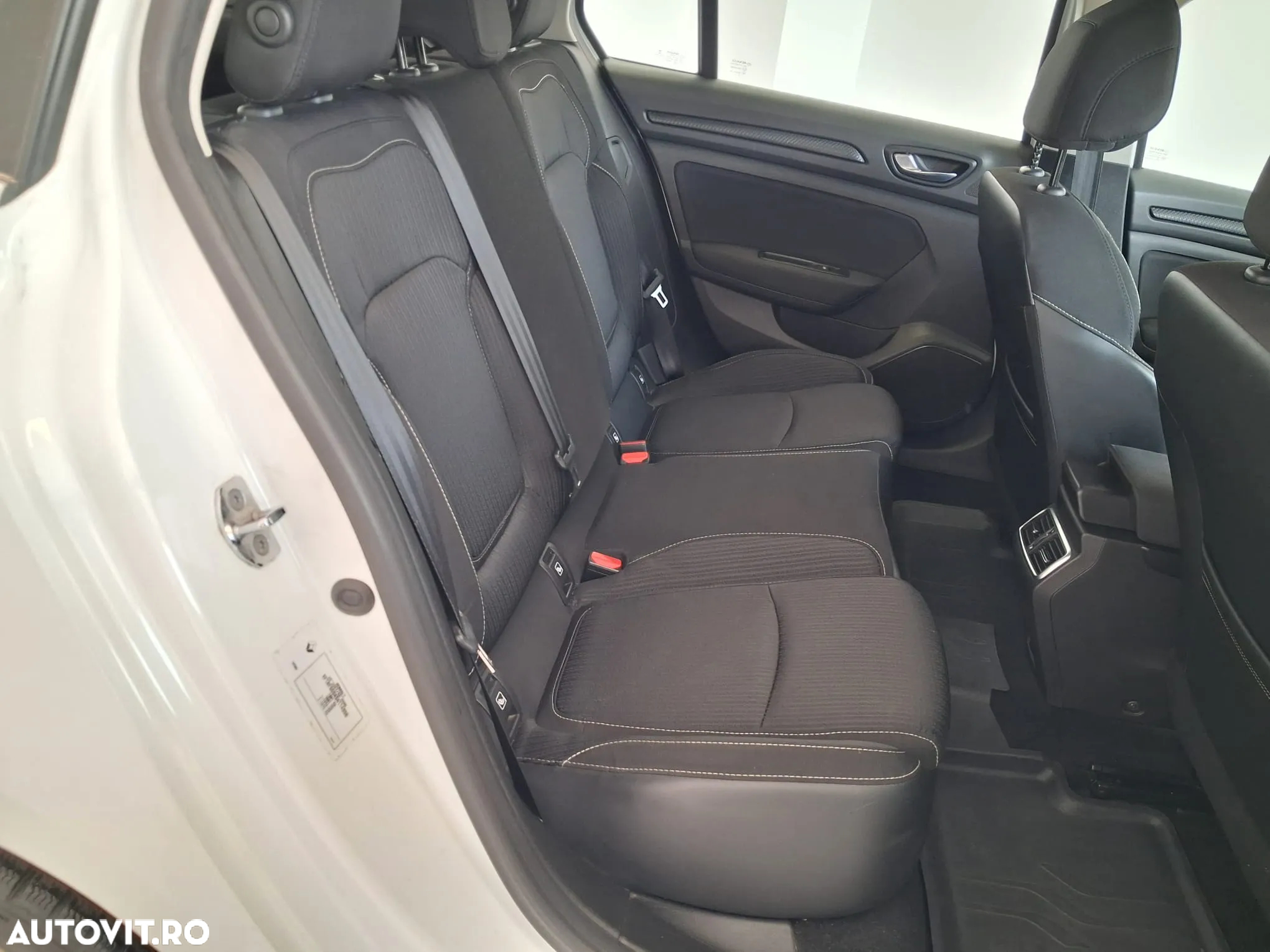 Renault Megane Estate TCe GPF Zen - 13