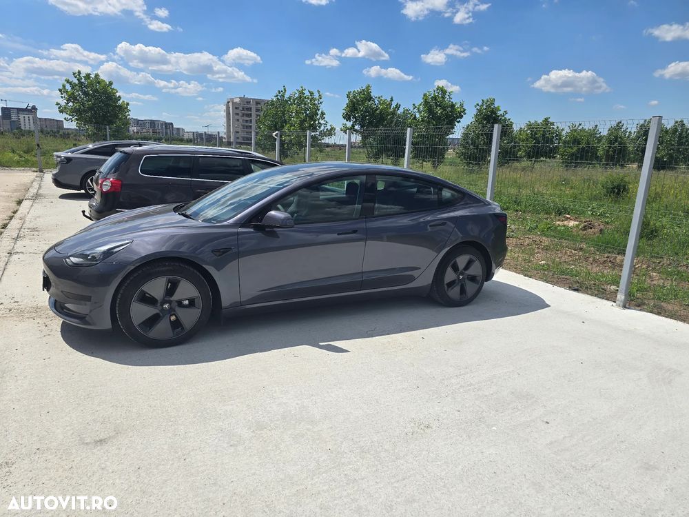 Tesla Model 3 - 1