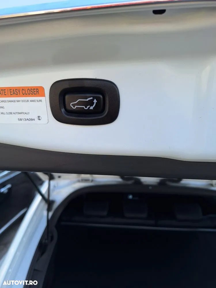 Mitsubishi Outlander 2.4 4WD Plug-In Hybrid Top - 9