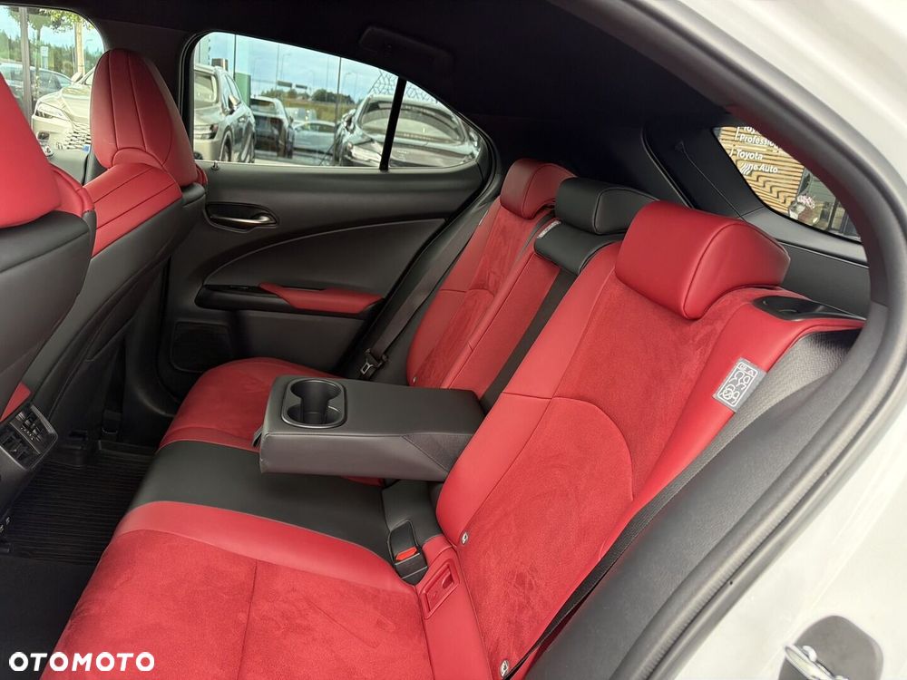 Lexus UX - 14
