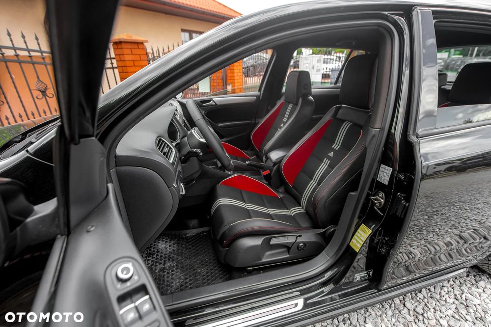 Volkswagen Golf 2.0 GTI adidas - 17