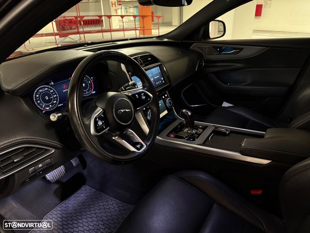 Jaguar XE 2.0 D200 R-Dynamic Black - 19