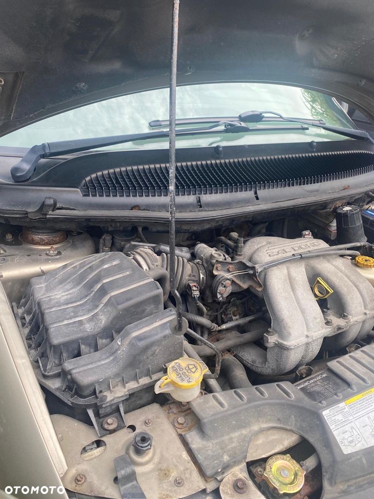 Chrysler Voyager 2.4 SE - 15