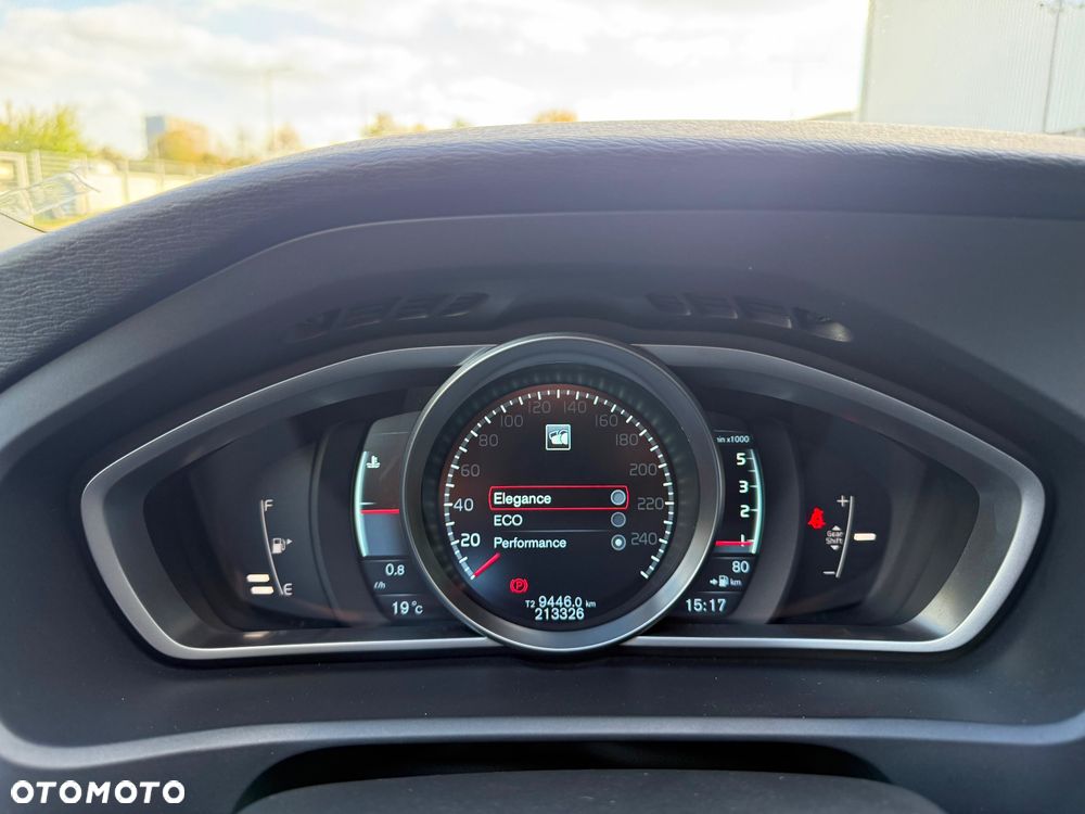 Volvo V40 D4 Momentum - 28