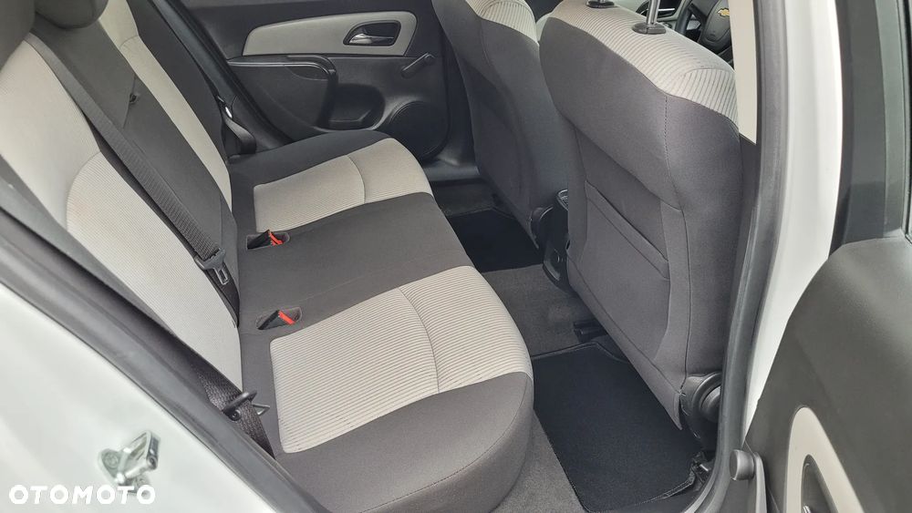 Chevrolet Cruze 1.6 LS - 18