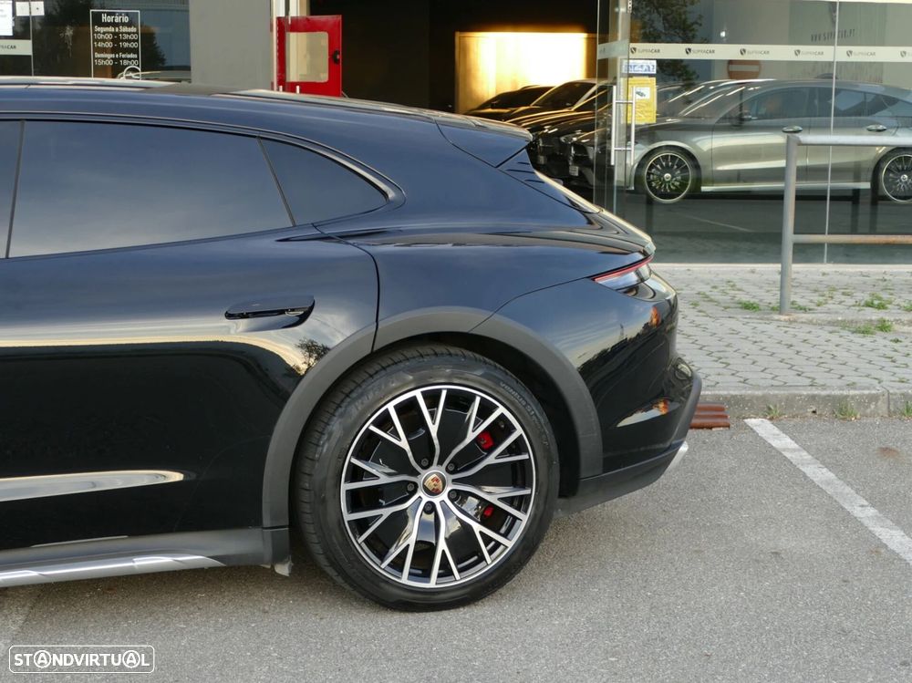 Porsche Taycan Cross Turismo 4S - 14