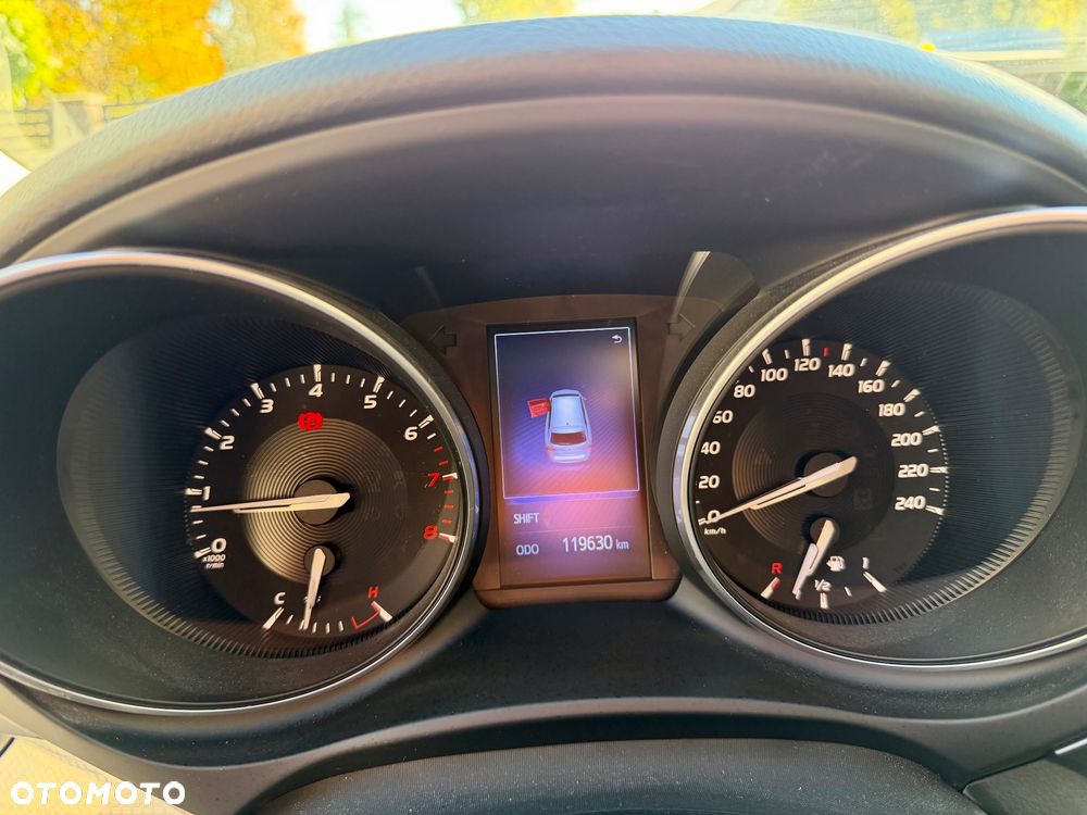 Toyota Avensis 1.8 Sol plus NAVI - 16