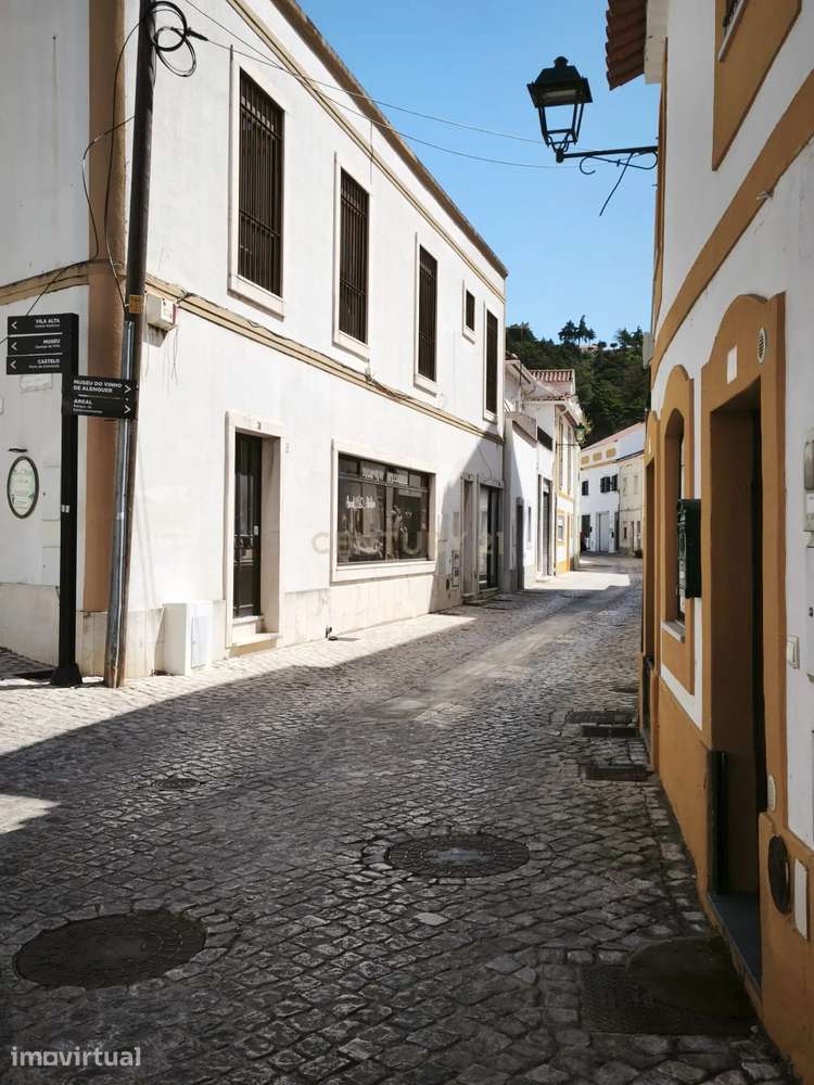 Edifício Moderno em Alenquer com Óptimas Características - Grande imagem: 3/14