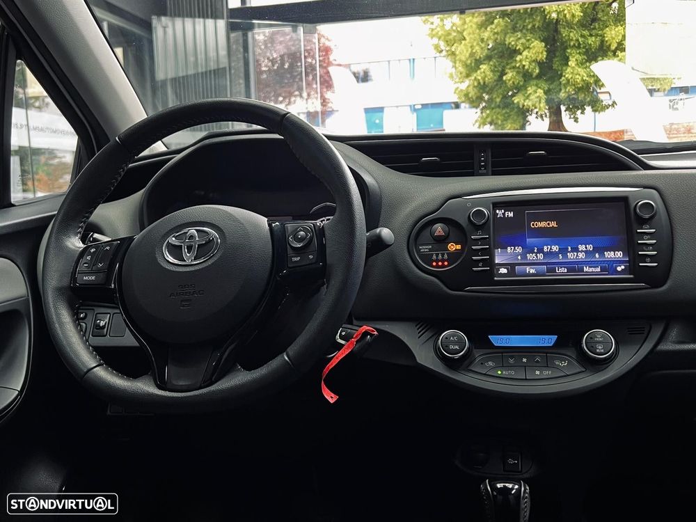 Toyota Yaris 1.5 HSD Comfort - 22