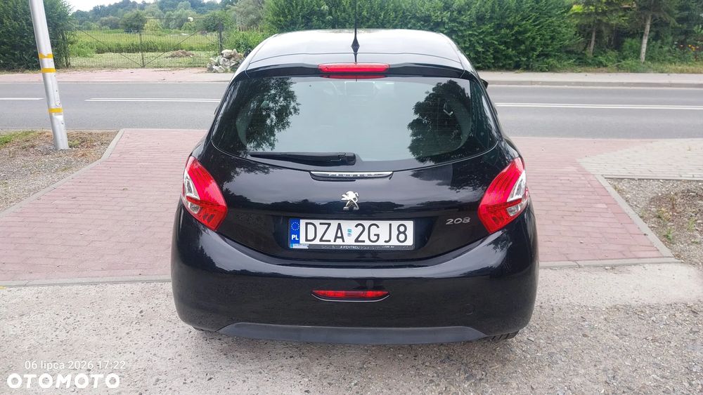 Peugeot 208 - 8