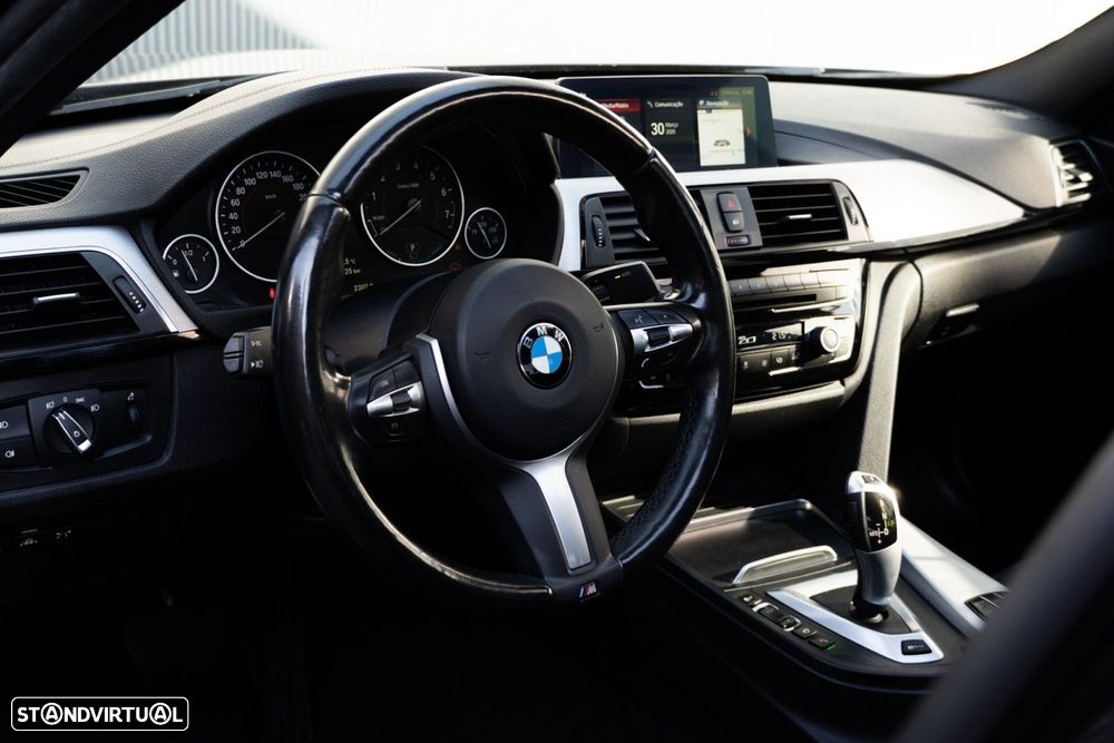 BMW 330 e iPerformance Pack M - 11