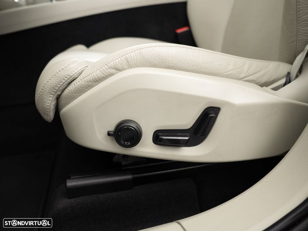 Volvo XC 60 2.0 T6 PHEV Plus Bright AWD - 19