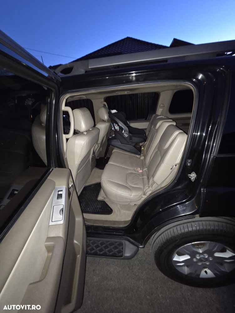 Nissan Pathfinder - 10