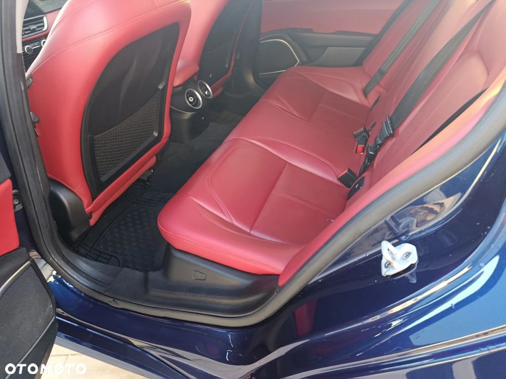 Alfa Romeo Giulia 2.0 Turbo 16V AT8 Veloce - 14