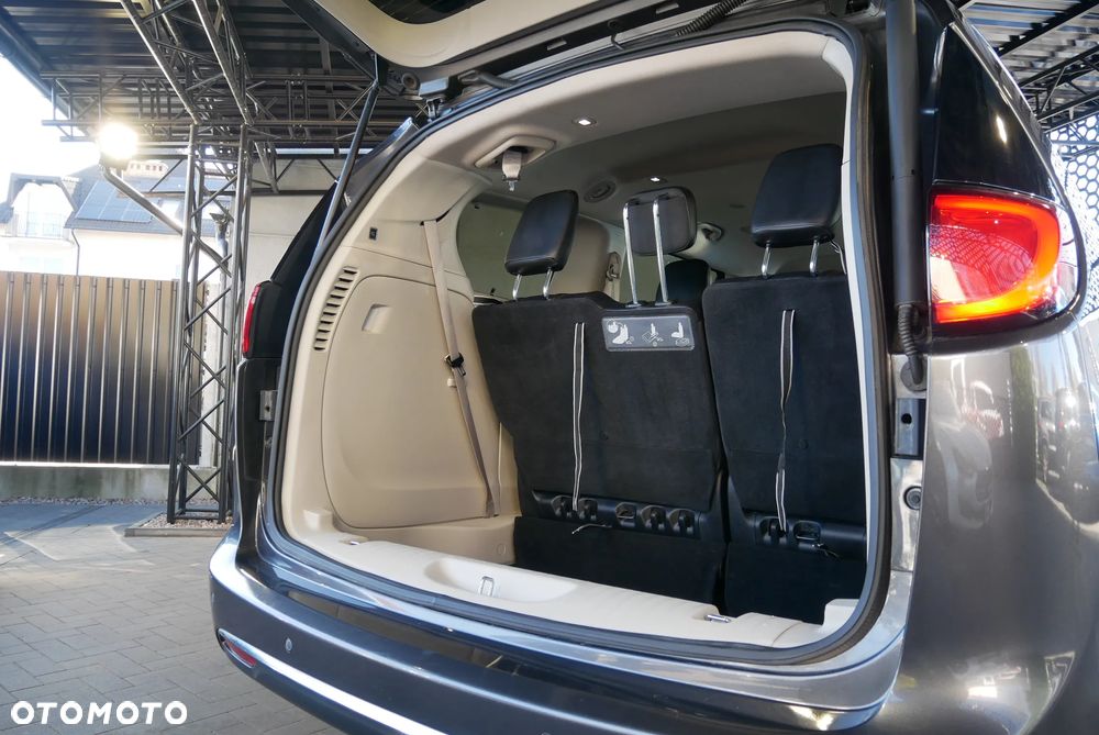 Chrysler Pacifica - 30