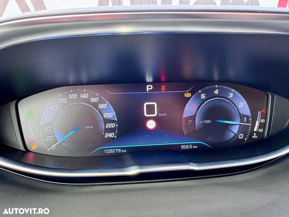 Peugeot 3008 1.2 PureTech S&S EAT8 Allure - 32