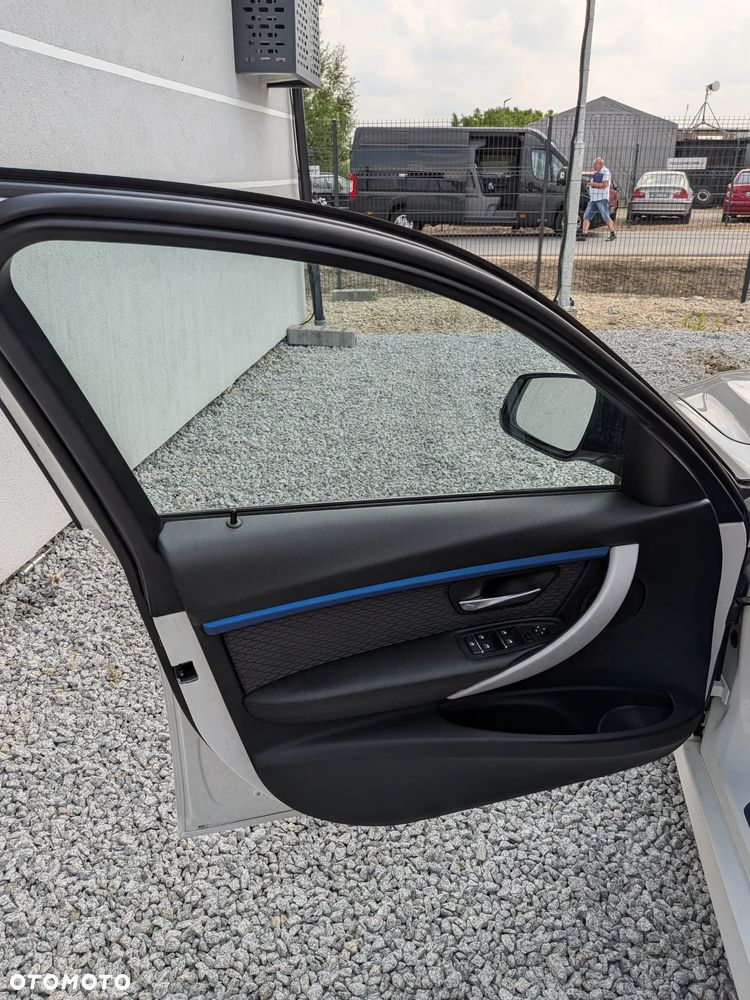 BMW Seria 3 320e M Sport sport - 12