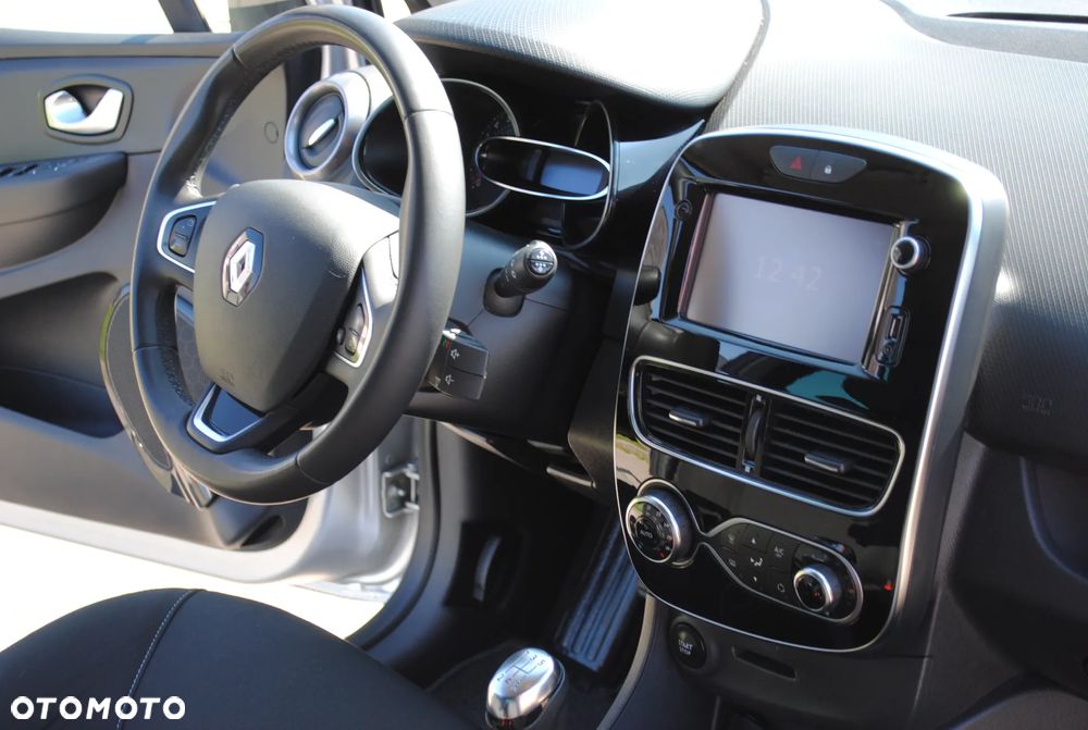 Renault Clio 1.2 16V 75 LIMITED - 27