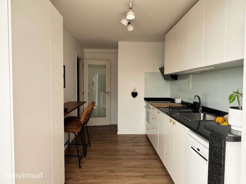 Apartamento T3 Renovado com Garagem e Arrumos - Centro de Braga - Grande imagem: 5/12