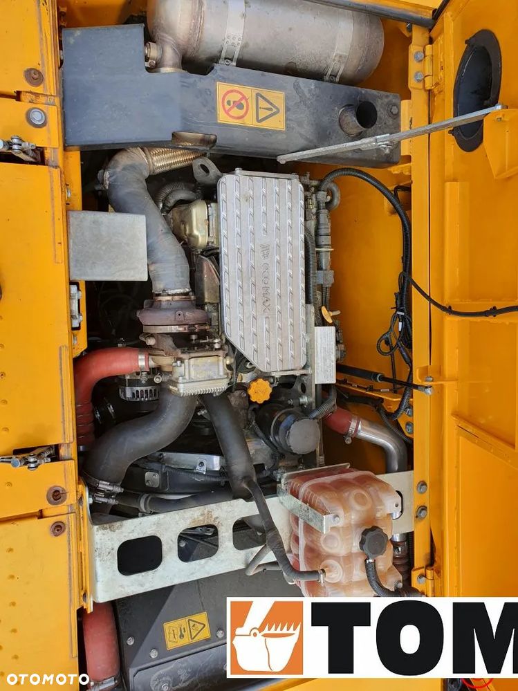 JCB 220x js220 - 32