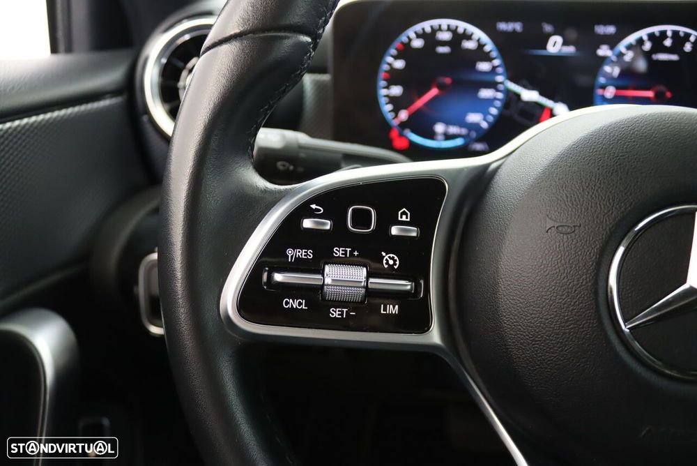 Mercedes-Benz A 250 Limousine - 8