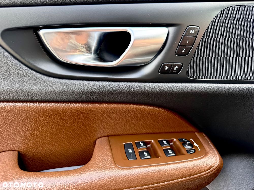 Volvo V60 T6 AWD Recharge Geartronic RDesign - 39