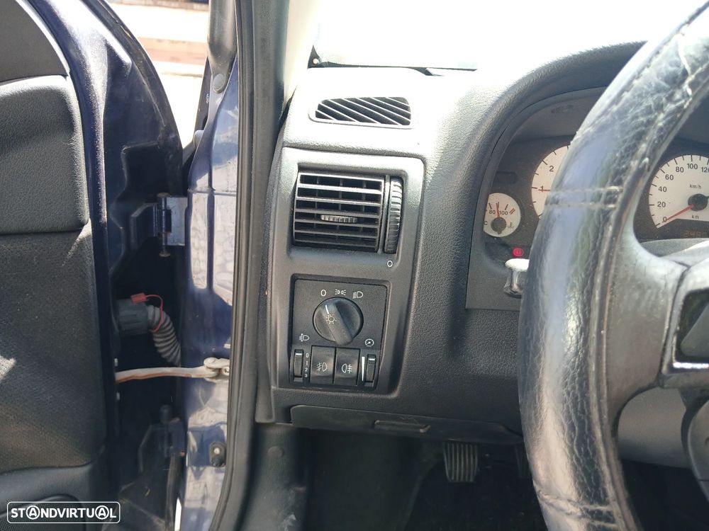 Opel Astra 1.6 Sport - 23