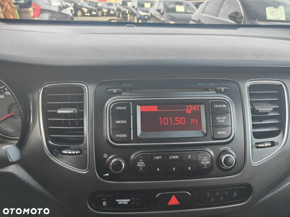 Kia Carens - 11