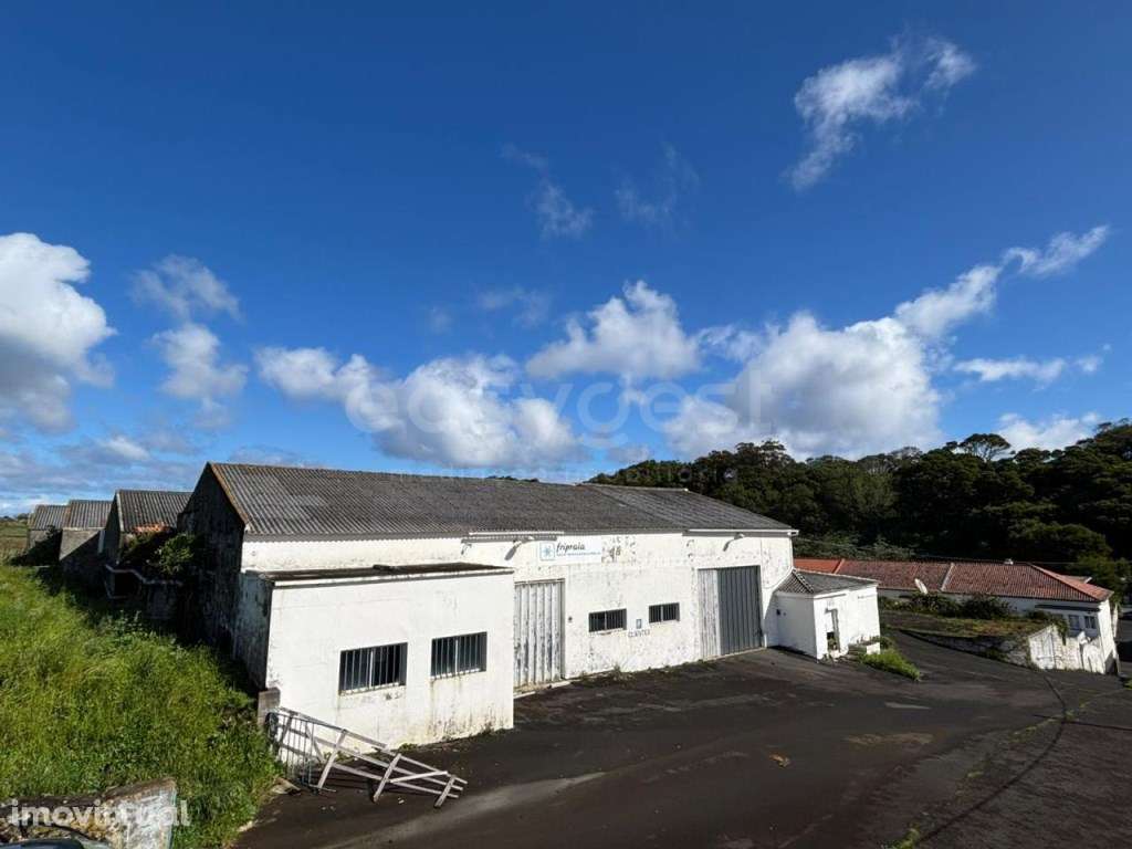 Armazém Industrial - Santa Cruz, Praia da Vitoria, Ilha Terceira - Grande imagem: 2/27