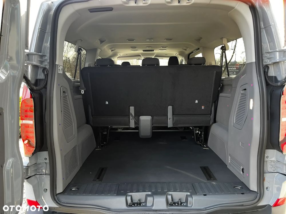 Volkswagen Caravelle - 11