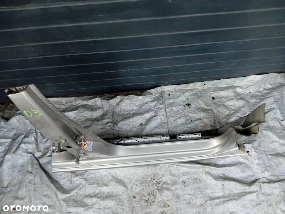OCTAVIA III SŁupek prawy próg - 2