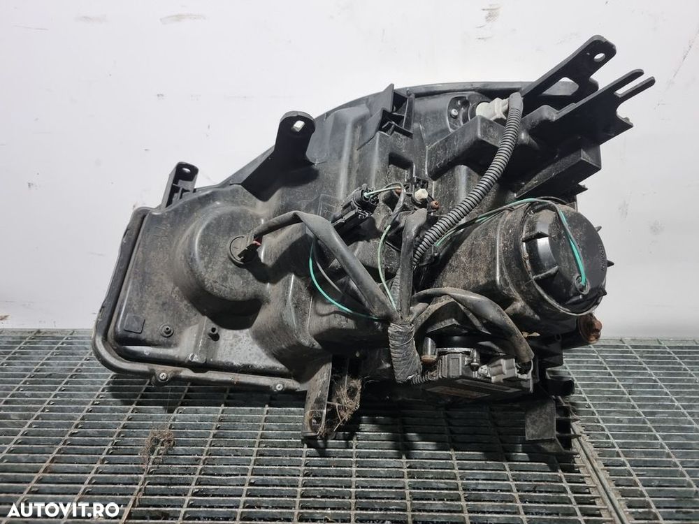 Far Dreapta Nissan X - Trail T31 2007 - 2013 SUV 4 Usi (1358) Xenon - 2