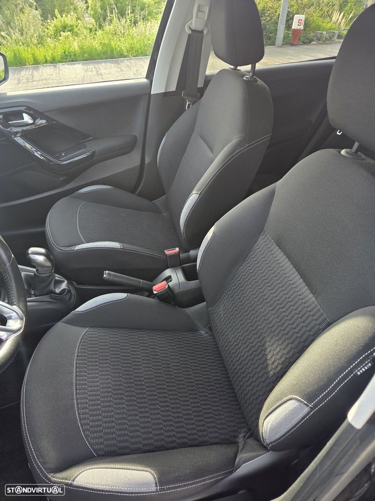 Peugeot 208 1.2 PureTech Style - 22