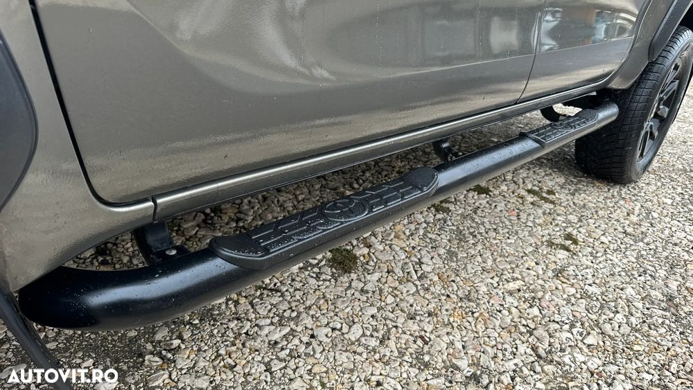 Toyota Hilux 2.8D 204CP 4x4 Double Cab AT Invincible Color Edition - 10