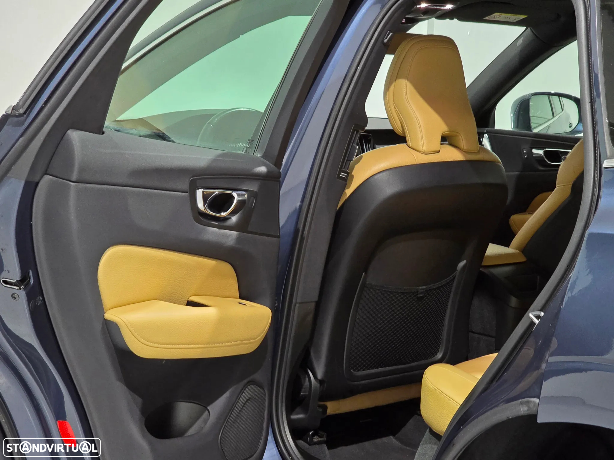 Volvo XC 60 2.0 T8 PHEV Momentum AWD - 41