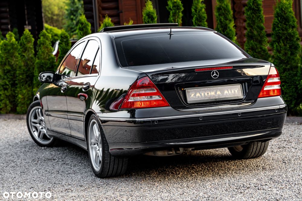 Mercedes-Benz Klasa C 320 4Matic Avantgarde Sport Edition - 9