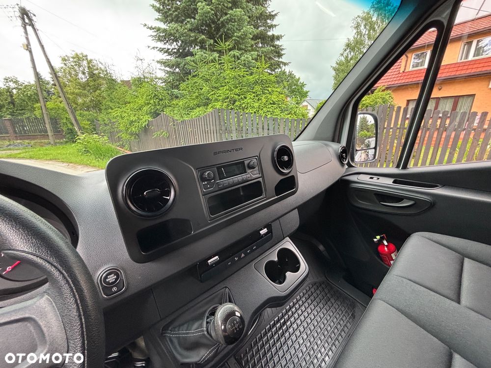 Mercedes-Benz Sprinter - 10