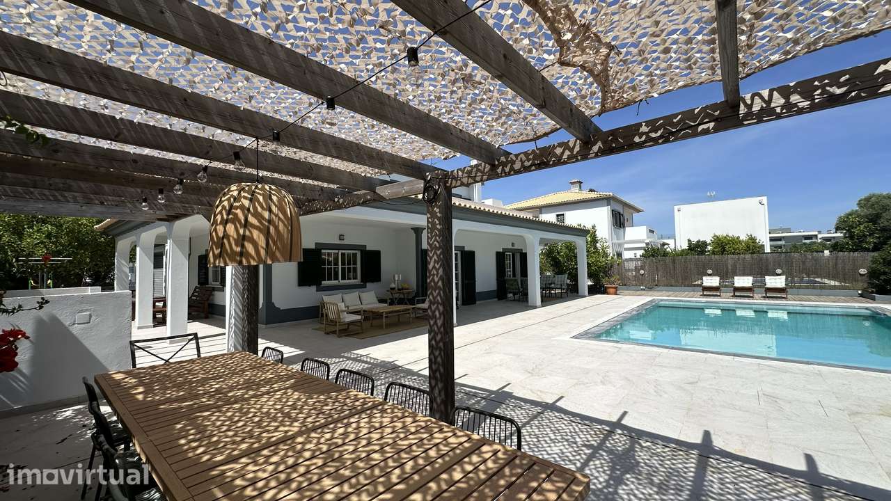 Villa Exclusiva V5 com Piscina, Jacuzzi e Amplo Jardim - Grande imagem: 3/56