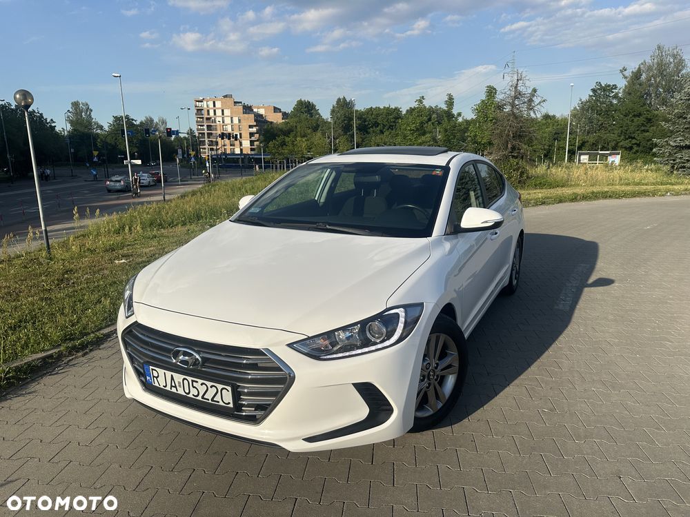 Hyundai Elantra - 2