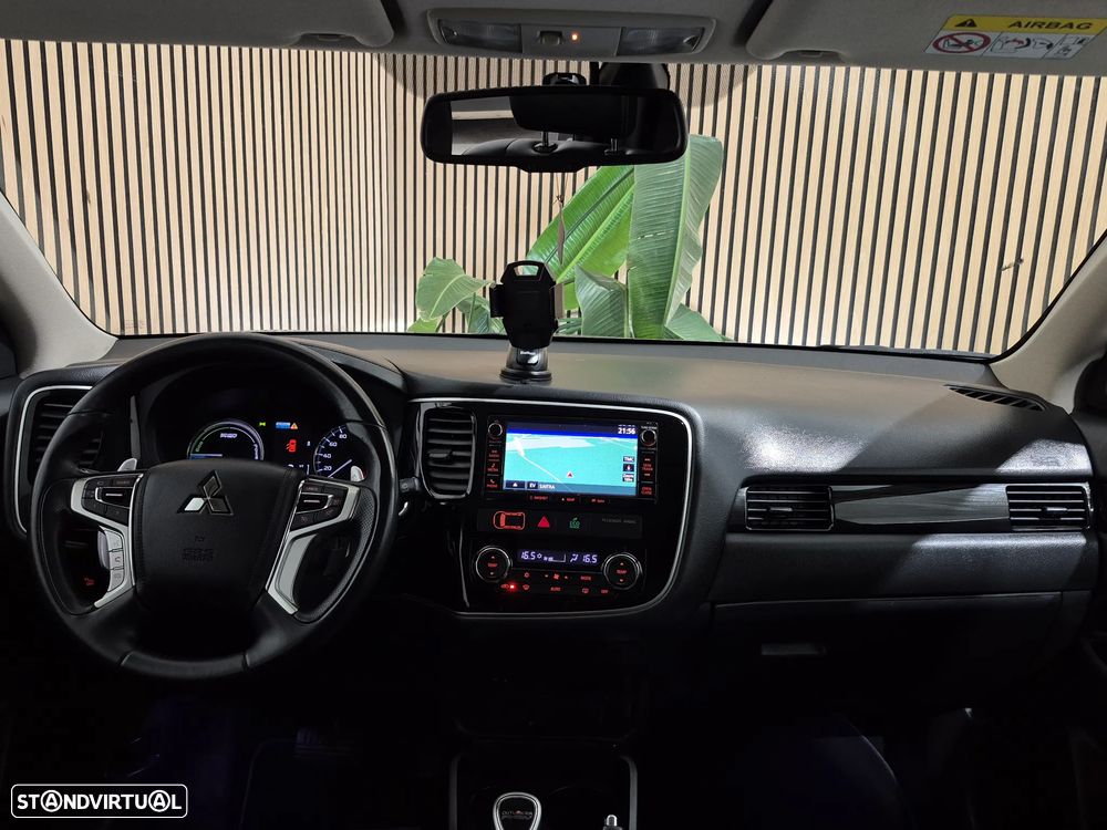 Mitsubishi Outlander 2.0 Instyle Navi - 31